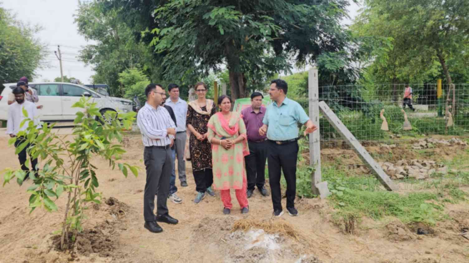 सरपंच नवनीत संधू का नवाचार, मियावाकी पद्धति से सधन पौधरोपण देख अभिभूत हुए कलक्टर डॉ. खुशाल यादव, जानिए… क्या बोले ?