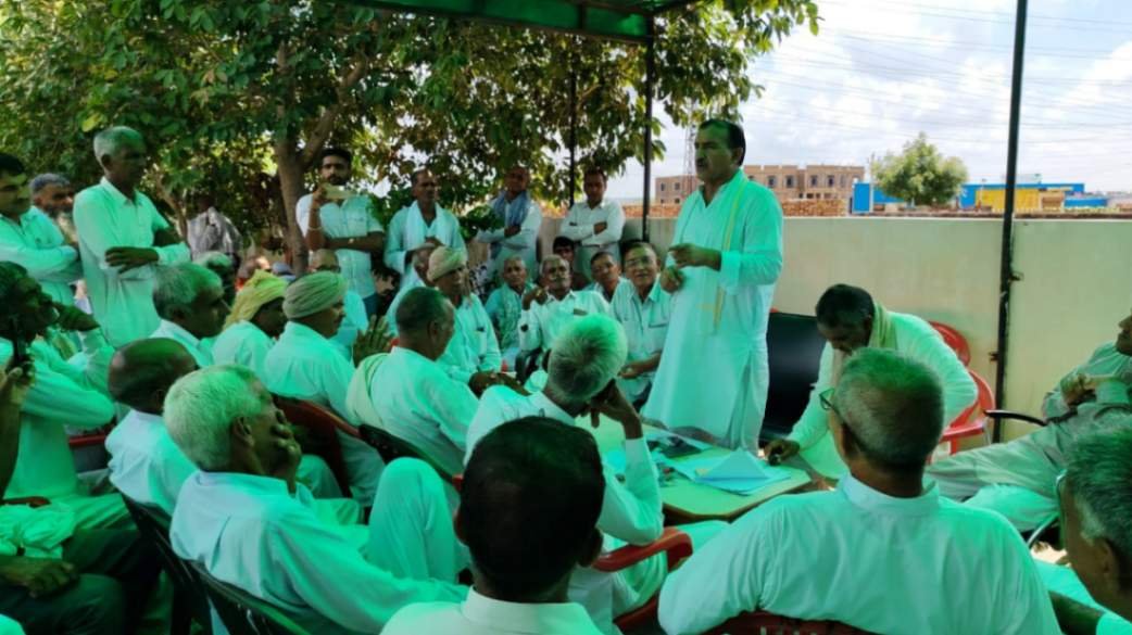 Nohar किसानों ने भाजपा नेता काशीराम गोदारा के आवास पर डाला डेरा, लगाई गुहार, क्या बोले गोदारा ?